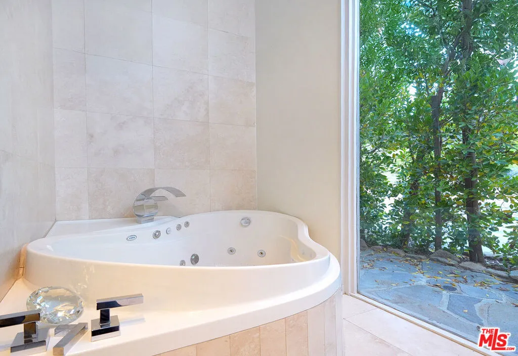 2121 Mckain Street, Calabasas, California 91302 home-pic-55