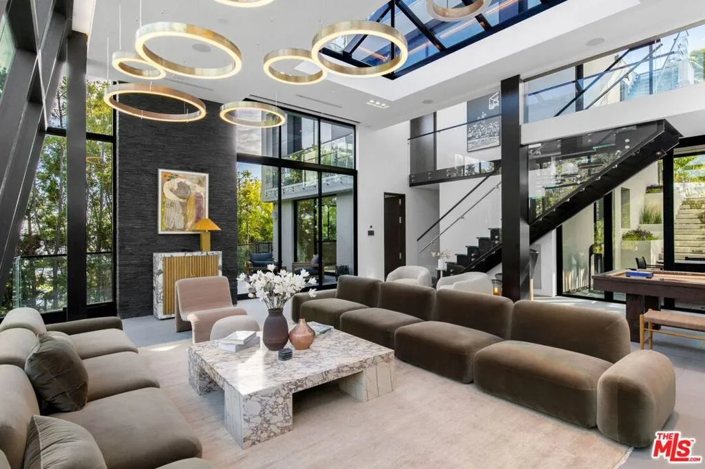 1317 Londonderry Place, Los Angeles, California 90069 home-pic-2