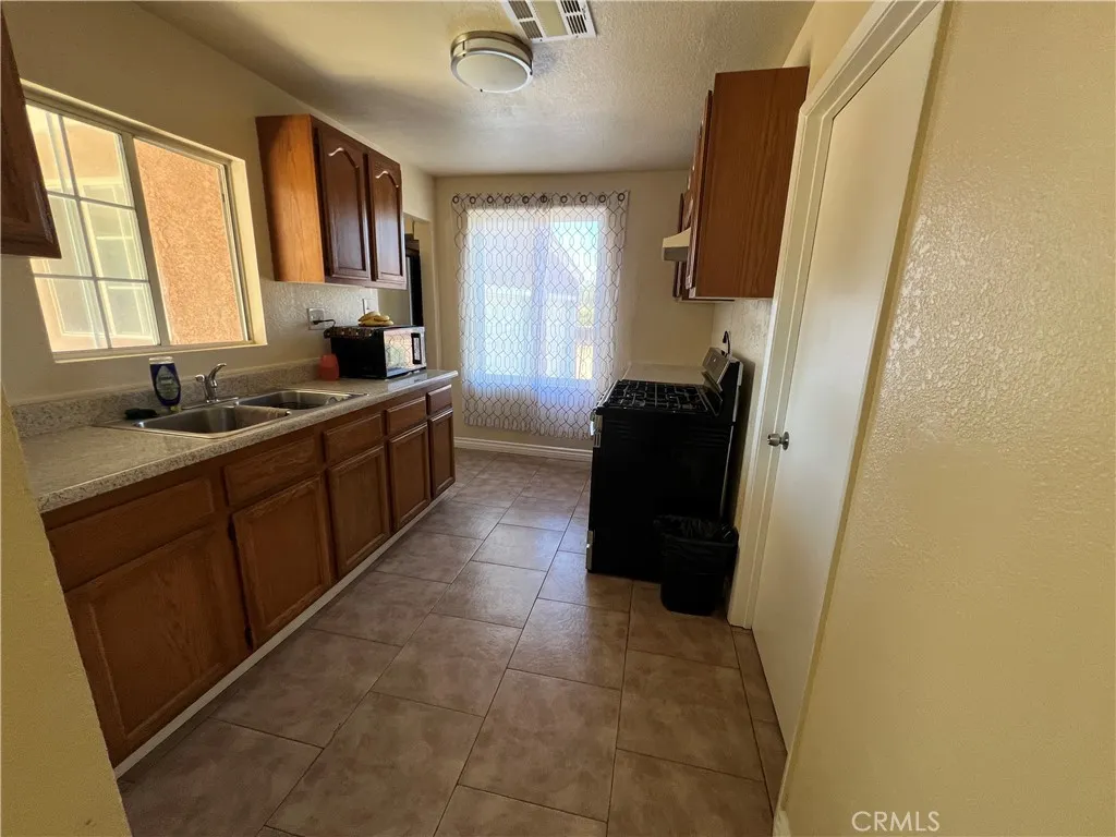 17305 Sage Avenue, Riverside, California 92504 home-pic-36