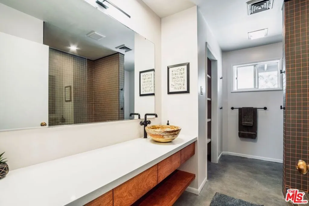 56433 Joshua Drive, Yucca Valley, California 92284 home-pic-16