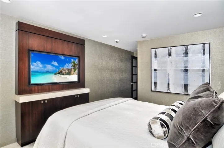 71 Linda Isle, Newport Beach, California 92660
