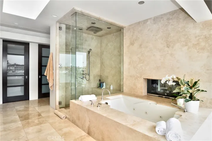 71 Linda Isle, Newport Beach, California 92660