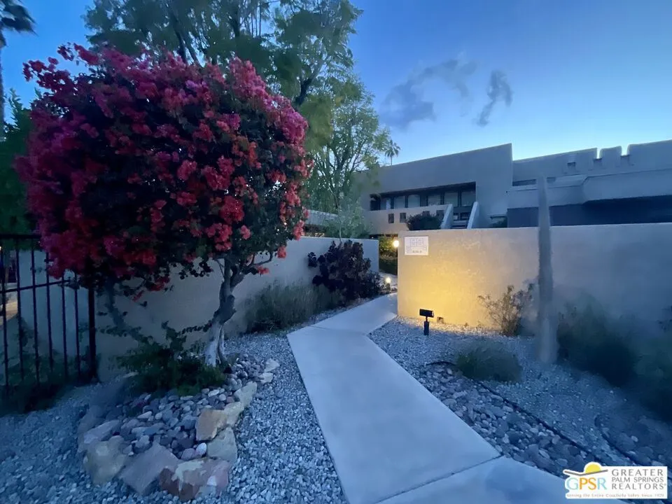 481 Bradshaw Lane 13, Palm Springs, California 92262 home-pic-0