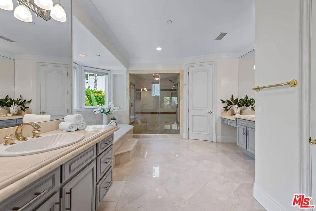 2997 Beverly Glen Circle, Los Angeles, California 90077 home-pic-11