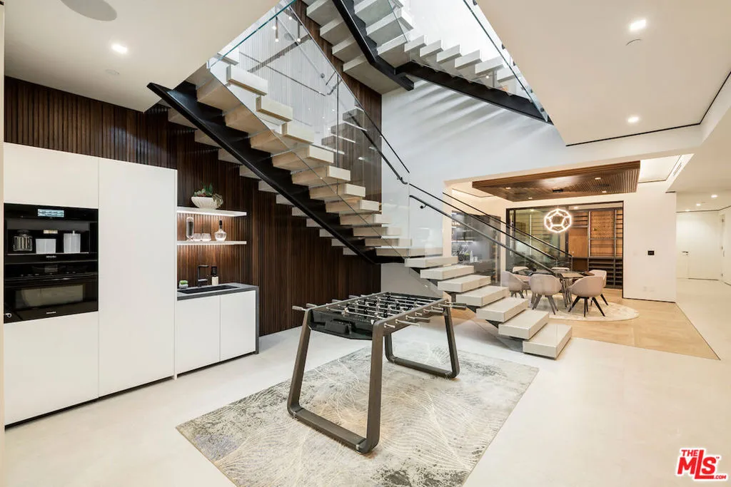 8116 Laurel View Drive, Los Angeles, California 90069 home-pic-22