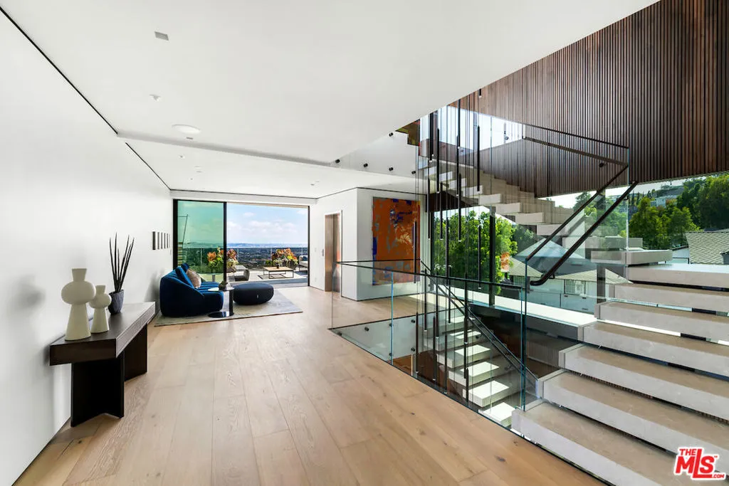 8116 Laurel View Drive, Los Angeles, California 90069 home-pic-24