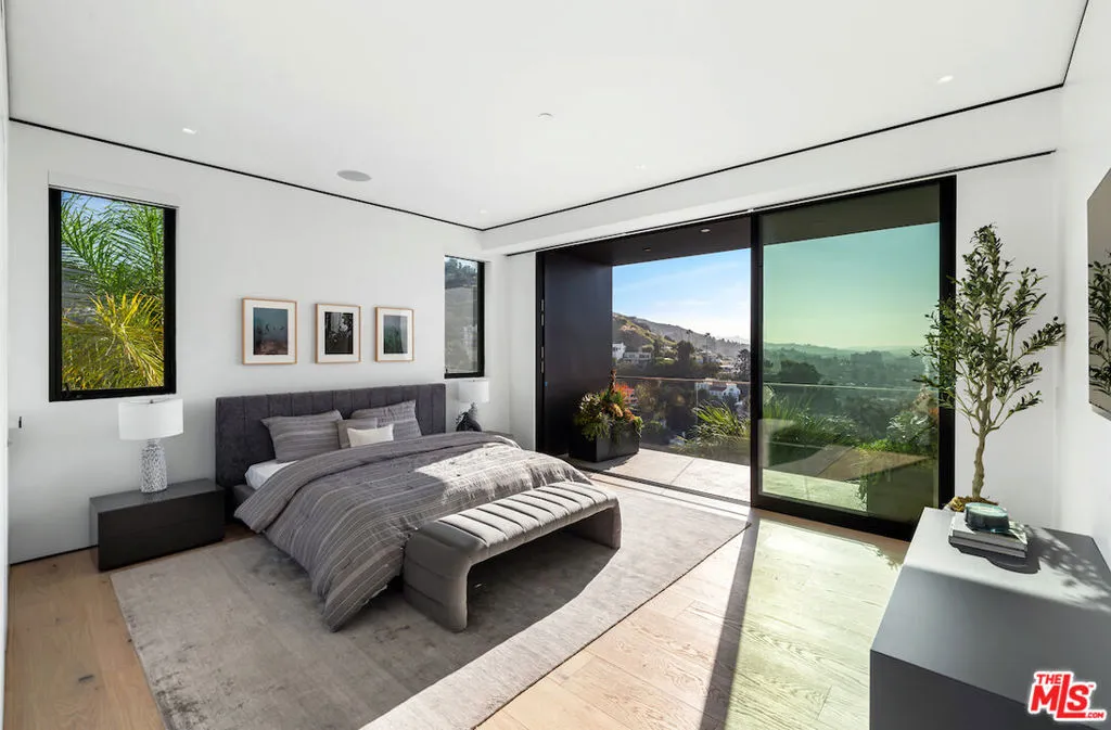 8116 Laurel View Drive, Los Angeles, California 90069 home-pic-45