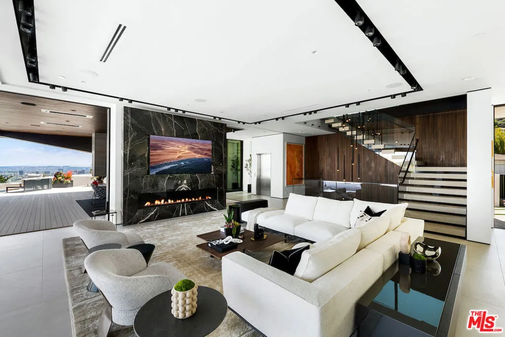 8116 Laurel View Drive, Los Angeles, California 90069 home-pic-7