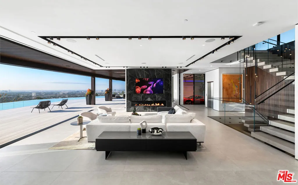 8116 Laurel View Drive, Los Angeles, California 90069 home-pic-2