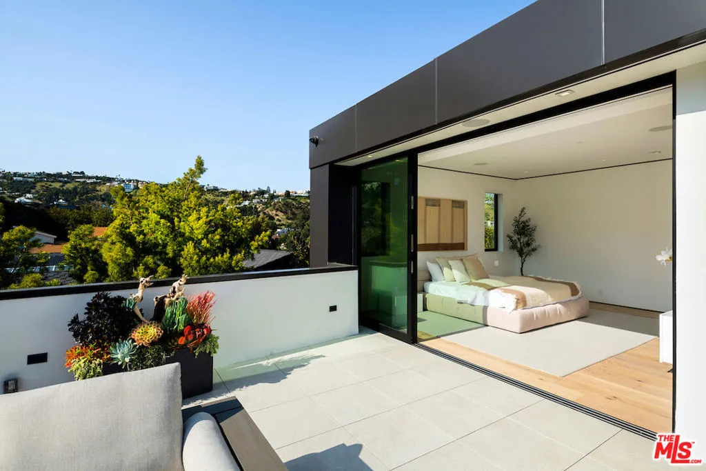 8116 Laurel View Drive, Los Angeles, California 90069 home-pic-43