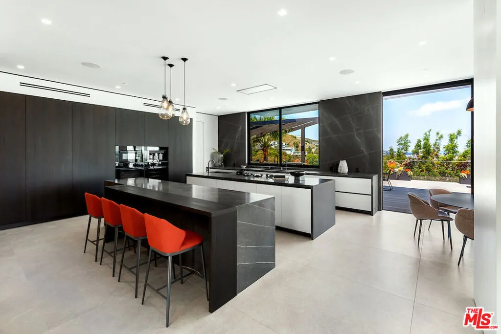 8116 Laurel View Drive, Los Angeles, California 90069 home-pic-12