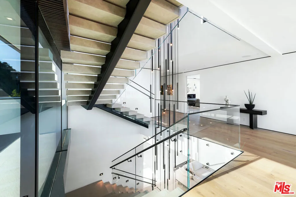 8116 Laurel View Drive, Los Angeles, California 90069 home-pic-23