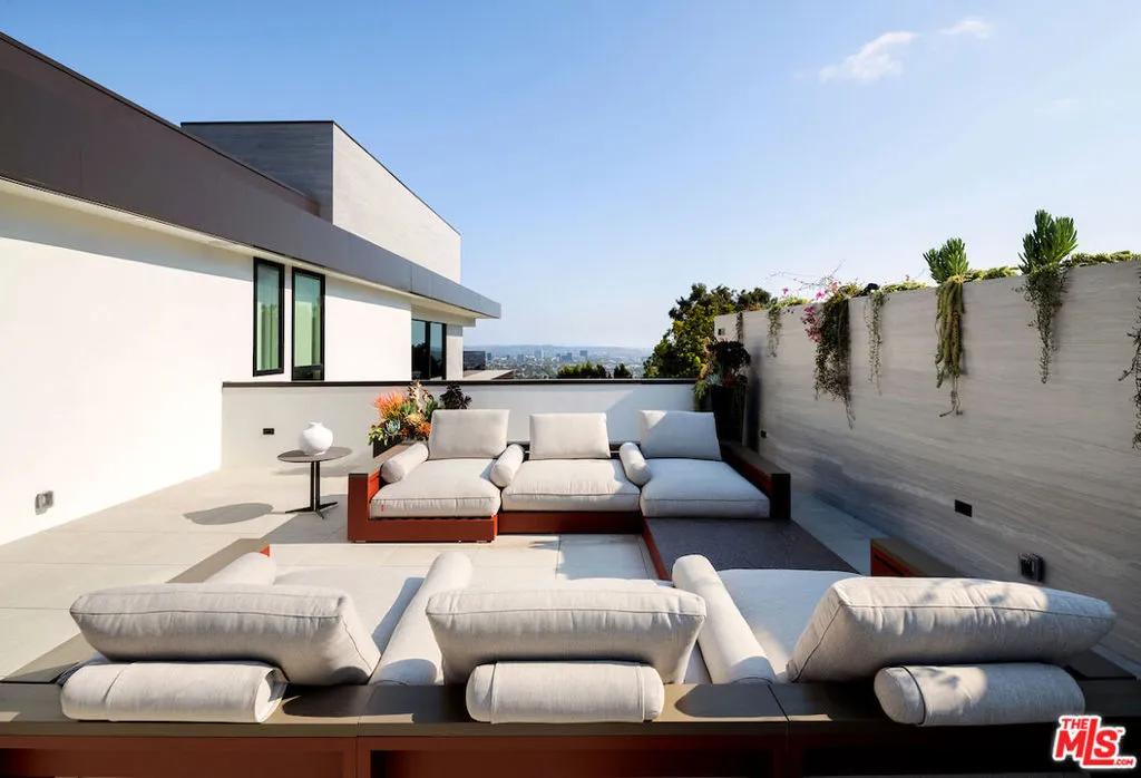8116 Laurel View Drive, Los Angeles, California 90069 home-pic-44