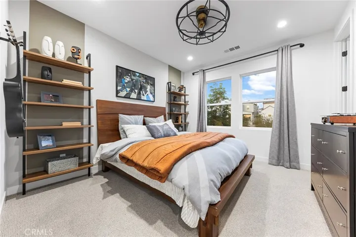 240 Amber Oak, Lake Forest, California 92630