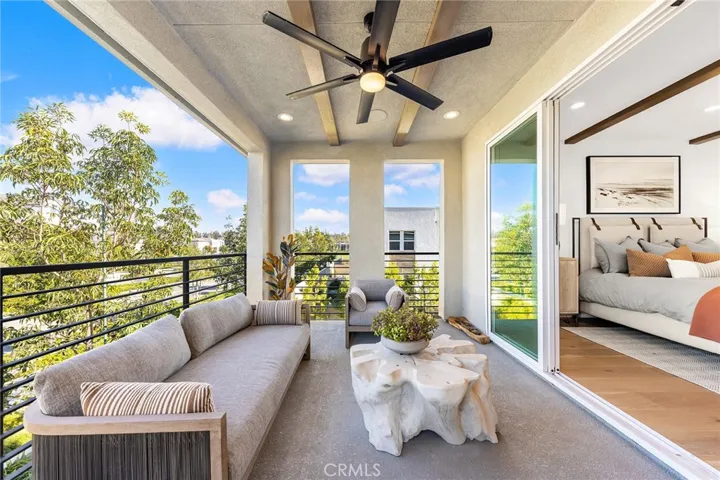240 Amber Oak, Lake Forest, California 92630