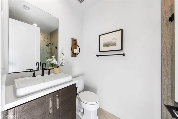 240 Amber Oak, Lake Forest, California 92630
