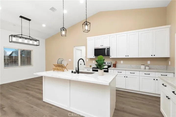 8692 Ironwood Avenue, California City, California 93505