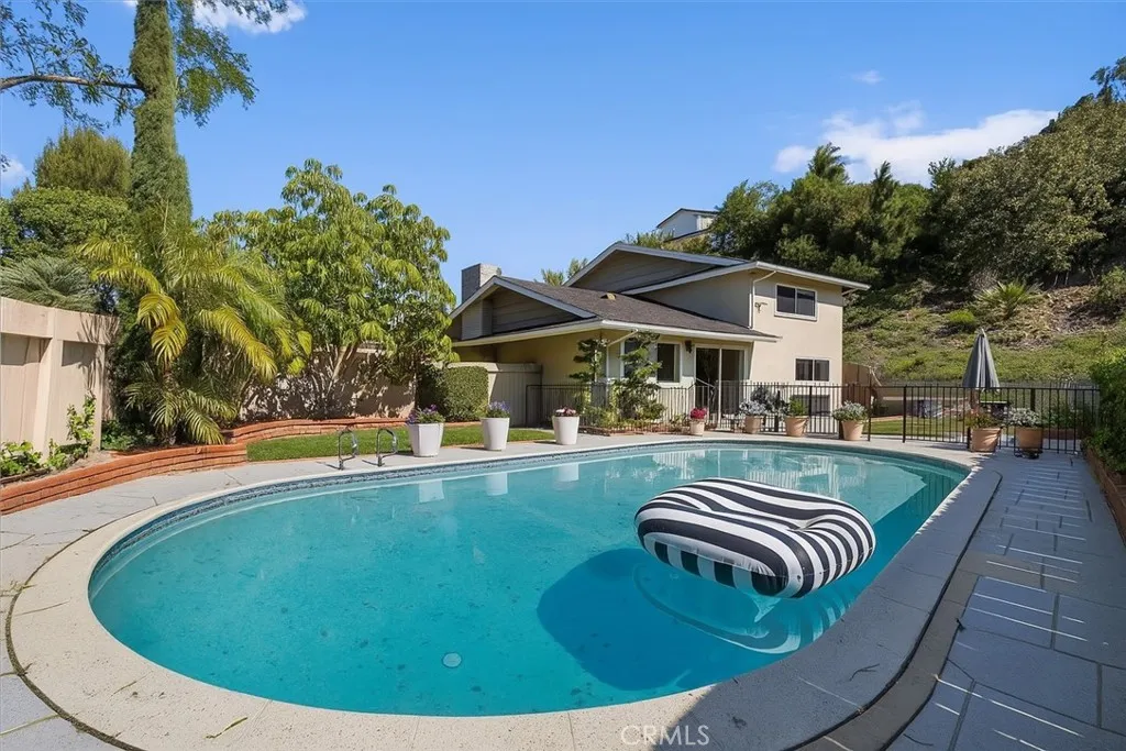 54 Encanto Drive, Rolling Hills Estates, California 90274, 4 Bedrooms Bedrooms, ,2 BathroomsBathrooms,Residential,For Sale,Encanto,PV25046504