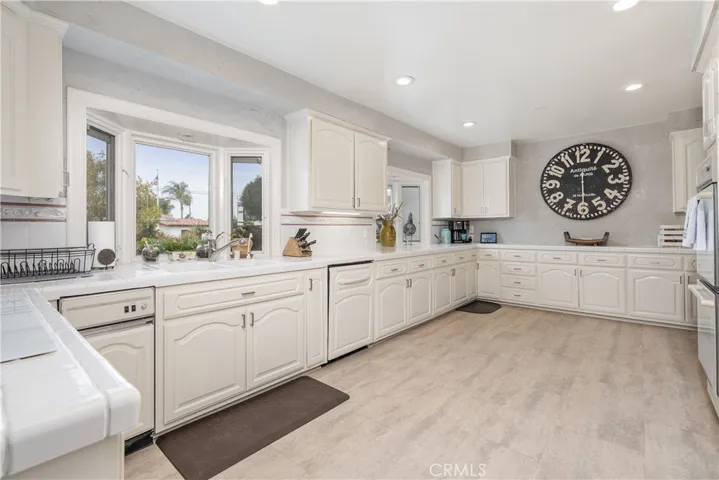 1154 La Jolla Drive, Thousand Oaks, California 91362