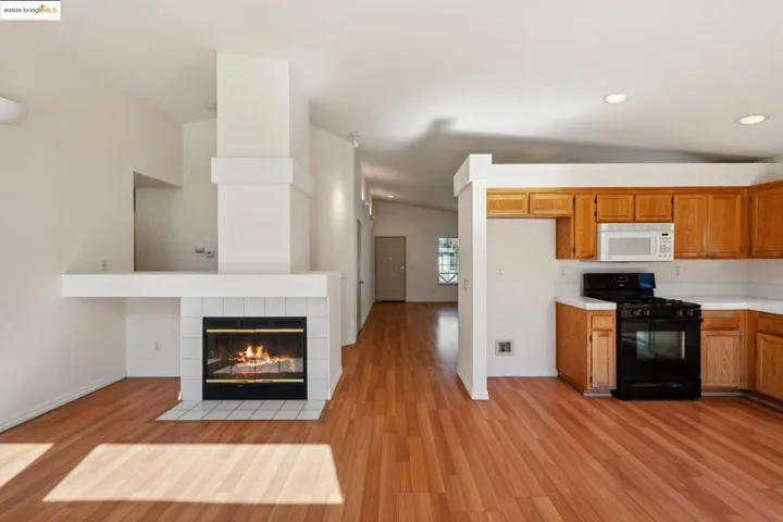 989 Ginkgo Pl, Windsor, California 95492