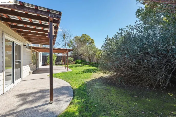 989 Ginkgo Pl, Windsor, California 95492