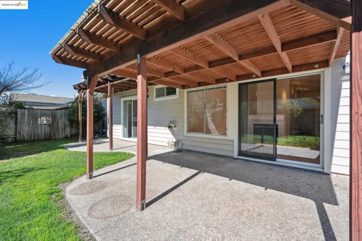 989 Ginkgo Pl, Windsor, California 95492