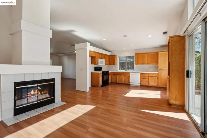 989 Ginkgo Pl, Windsor, California 95492