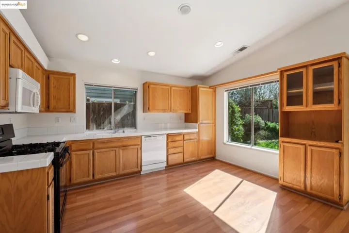 989 Ginkgo Pl, Windsor, California 95492