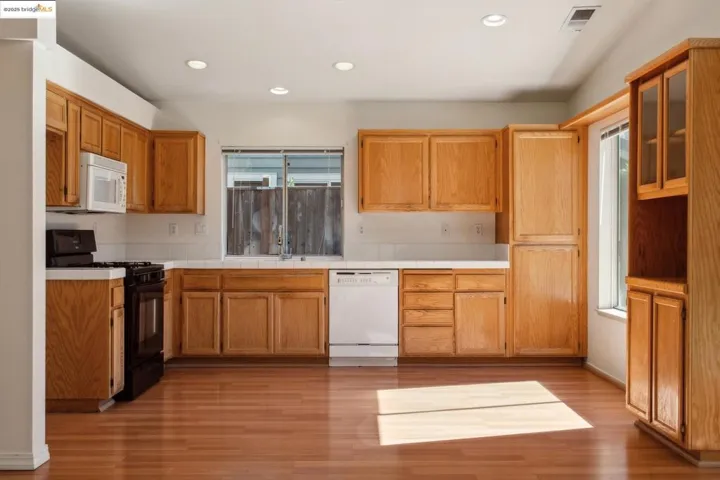 989 Ginkgo Pl, Windsor, California 95492
