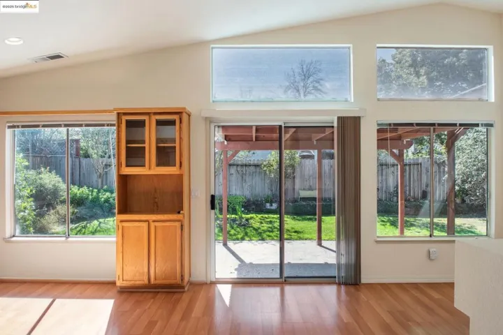 989 Ginkgo Pl, Windsor, California 95492