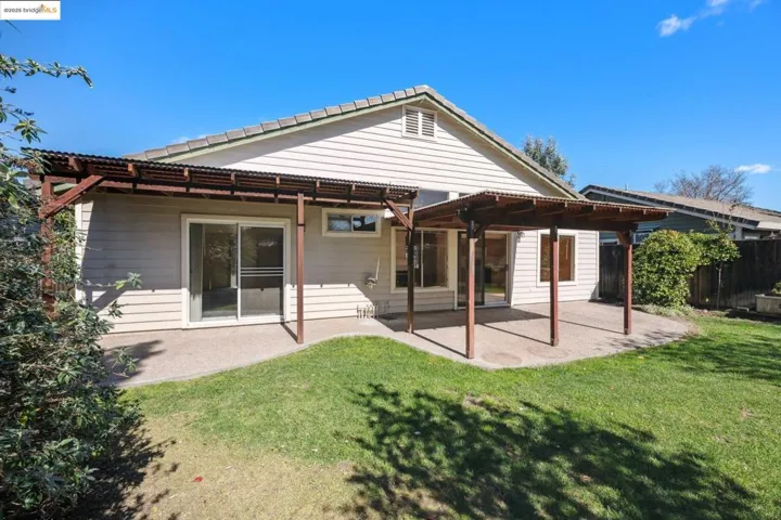 989 Ginkgo Pl, Windsor, California 95492