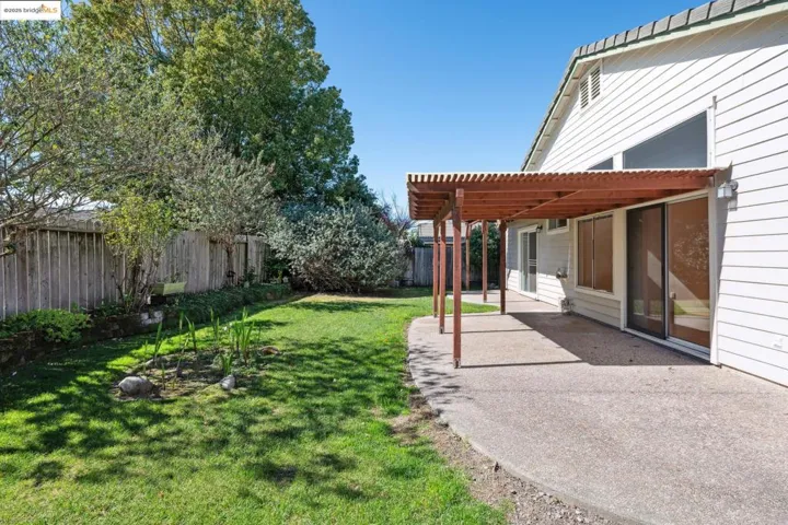 989 Ginkgo Pl, Windsor, California 95492