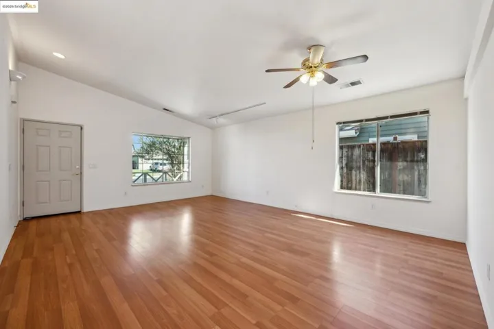 989 Ginkgo Pl, Windsor, California 95492