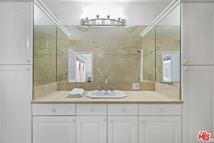 1749 N Kenmore Avenue, Los Angeles, California 90027
