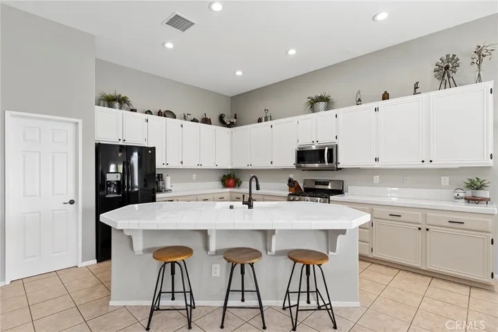 23453 Mountain Breeze Drive, Murrieta, California 92562