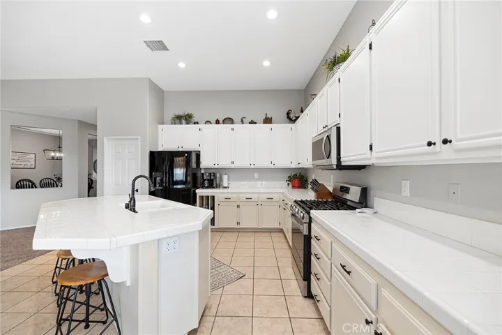 23453 Mountain Breeze Drive, Murrieta, California 92562