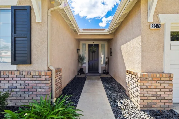 23453 Mountain Breeze Drive, Murrieta, California 92562