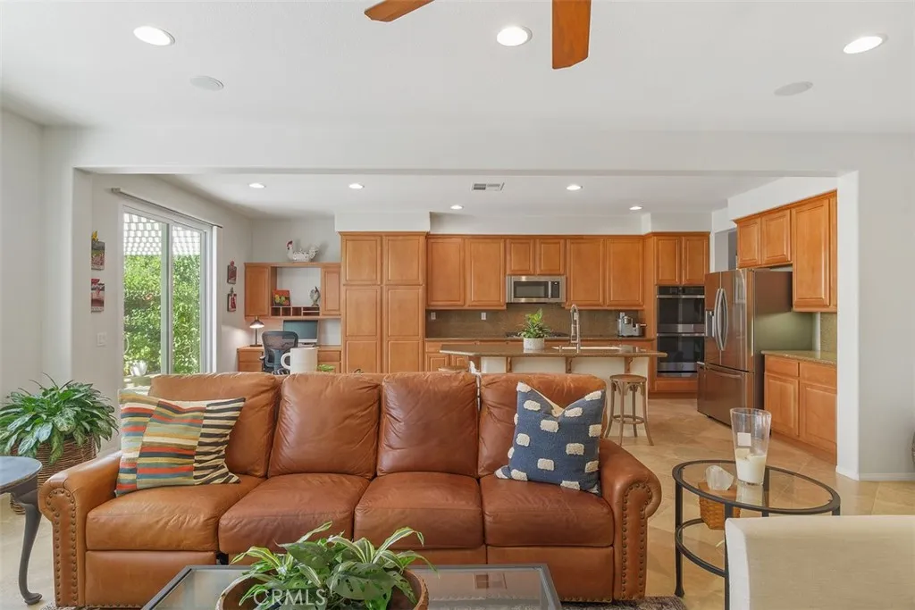 42232 Gateshead Court, Temecula, California 92592 home-pic-8