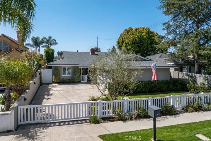 235 22nd Street, Costa Mesa, California 92627