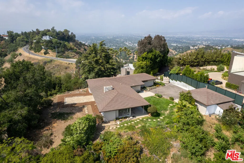 13170 Mulholland Drive, Beverly Hills, California 90210 home-pic-26