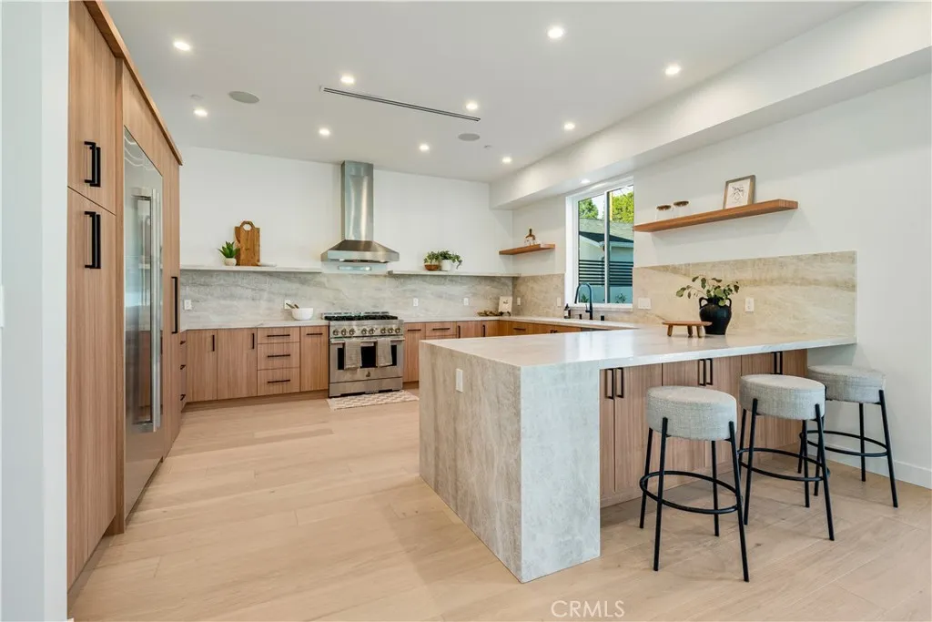 934 N Fairview Street, Burbank, California 91505 home-pic-6