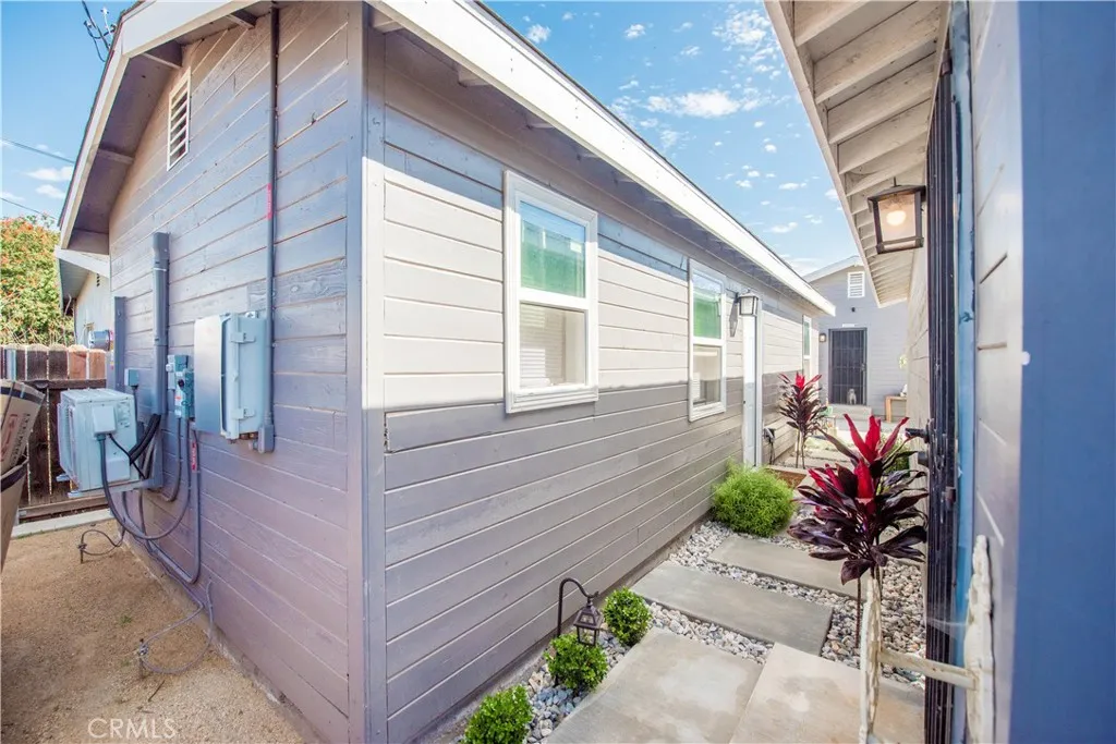 720 S Buena Vista Avenue, Corona, California 92882 home-pic-26