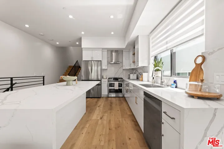 5118 Laurel Canyon Boulevard, Valley Village, California 91607