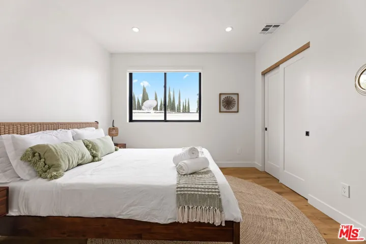 5118 Laurel Canyon Boulevard, Valley Village, California 91607