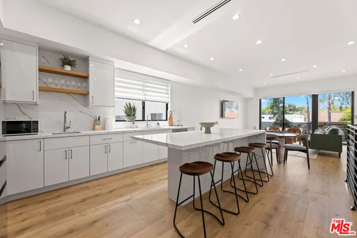 5118 Laurel Canyon Boulevard, Valley Village, California 91607