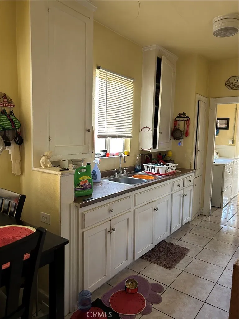 1014 E 84th St, Los Angeles, California 90001 home-pic-3