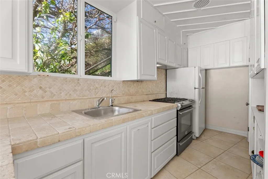 31995 Coast Hwy., Laguna Beach, California 92651 home-pic-23