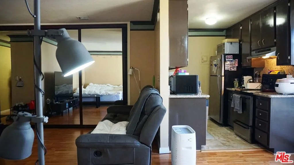 360 S Kenmore Avenue 209, Los Angeles, California 90020 home-pic-9