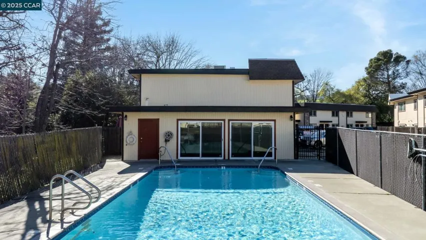 490 Edgewood Dr 22, Vacaville, California 95688-3631