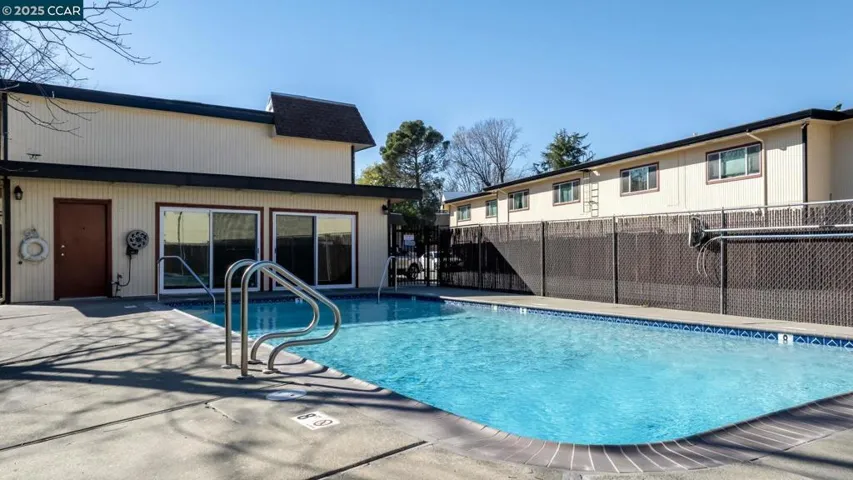 490 Edgewood Dr 22, Vacaville, California 95688-3631